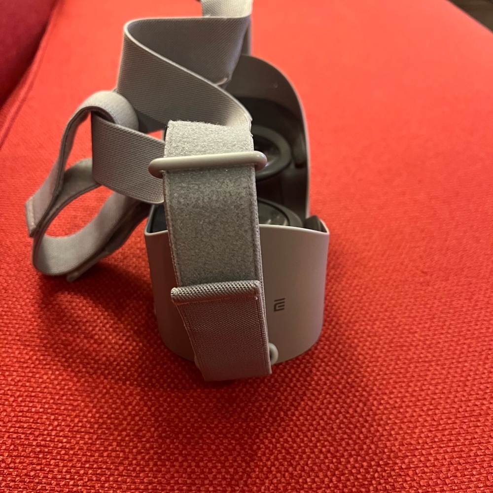 Oculus Gray VR Headset Go - Picture 4 of 4